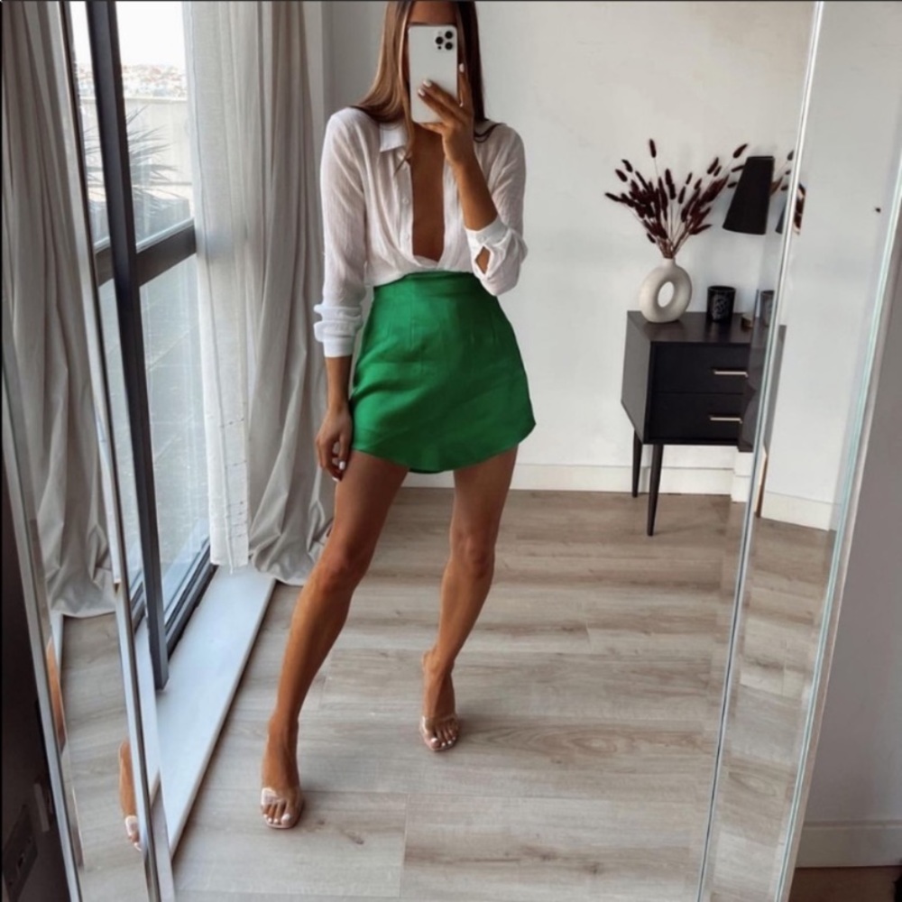 ZARA Green SATIN EFFECT MINI SKIRT - Picture 6 of 9
